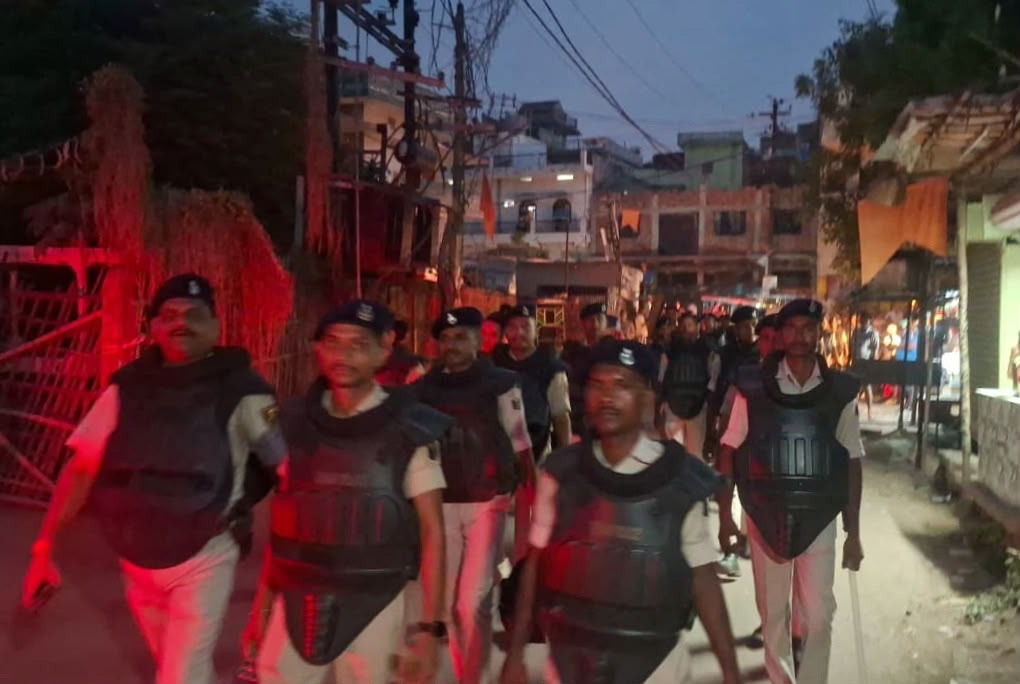 सासाराम: मुहर्रम को लेकर प्रशासन अलर्ट, डीएम-एसपी ने किया फ्लैग मार्च 1 Image 1248