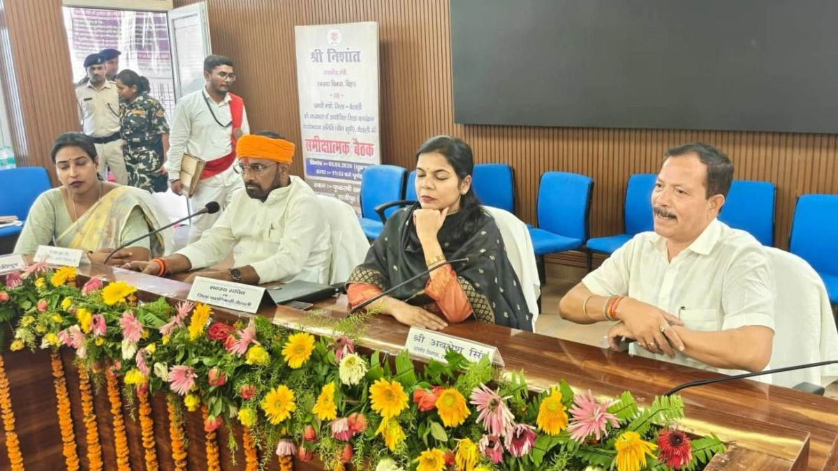 हाजीपुर में गांवों का बदलेगा नक्शा! 125 दिन रोजगार की गारंटी, क्या है सरकार का नया मास्टर प्लान? 1 Image 1345