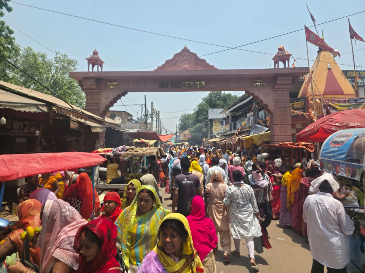 बक्सर: निर्जला एकादशी पर उमड़ा आस्था का सैलाब, गंगा स्नान कर रखा 24 घंटे का उपवास 2 Image 1361