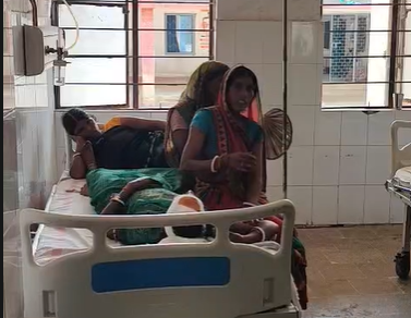 नवादा के रजौली में दो पक्षों में खूनी संघर्ष: दर्जन भर लोग घायल, 3 गंभीर 4 Image 1387