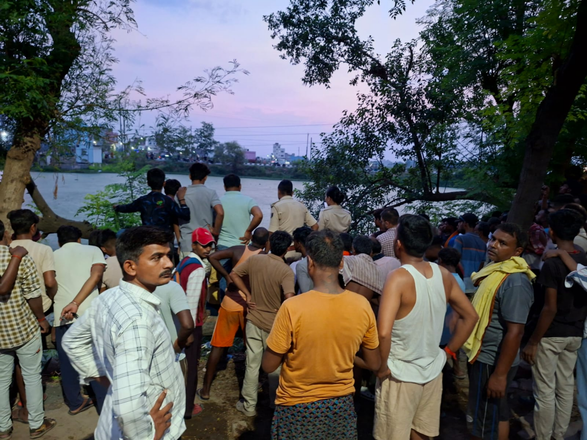 राजगीर के पंडितपुर में बड़ा सस्पेंस! फोरलेन किनारे कीचड़ भरे गड्ढे से मिली लाश; शरीर पर सिर्फ गंजी-लुंगी 5 Image 1409