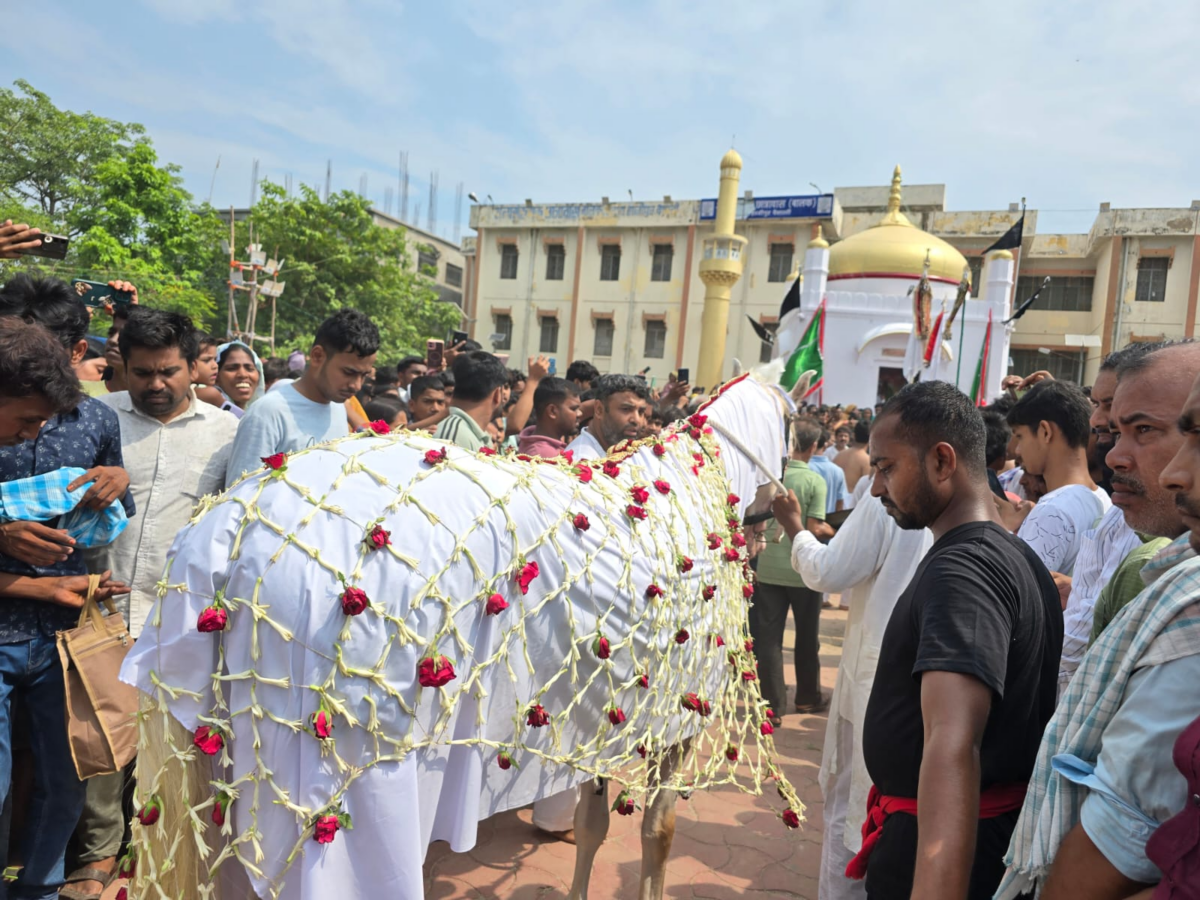 हाजीपुर में मातम के साथ मनाई गई आशूरा, शिया समुदाय का जुलूस ऐतिहासिक कर्बला मैदान पहुंचा 4 Image 1451
