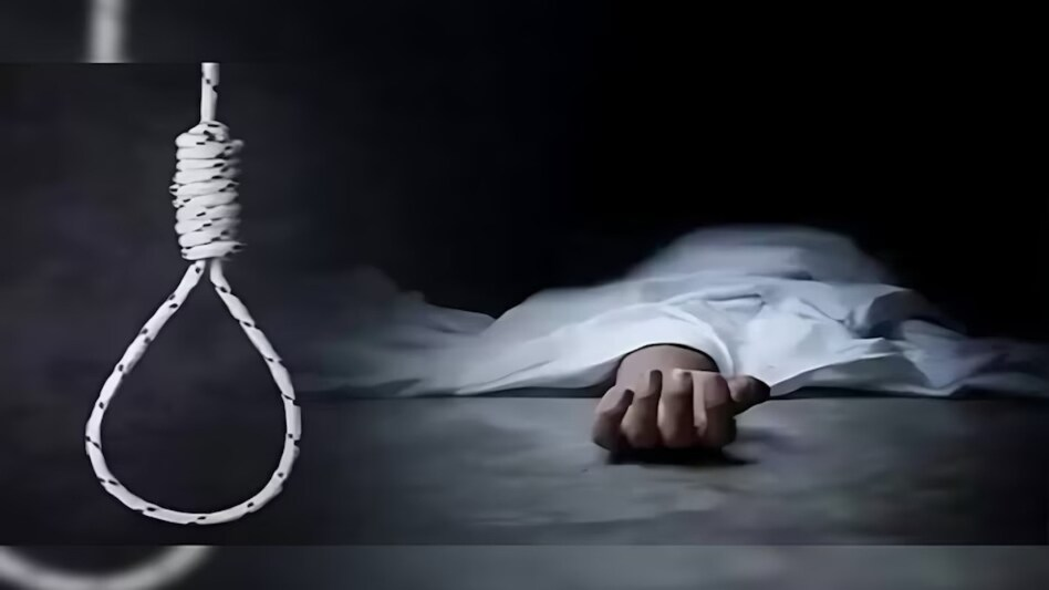 बाइक के लिए विवाहिता की हत्या! शादी के 4 महीने बाद ही आरती ने लगाई फांसी, Fir दर्ज 1 Image 1576