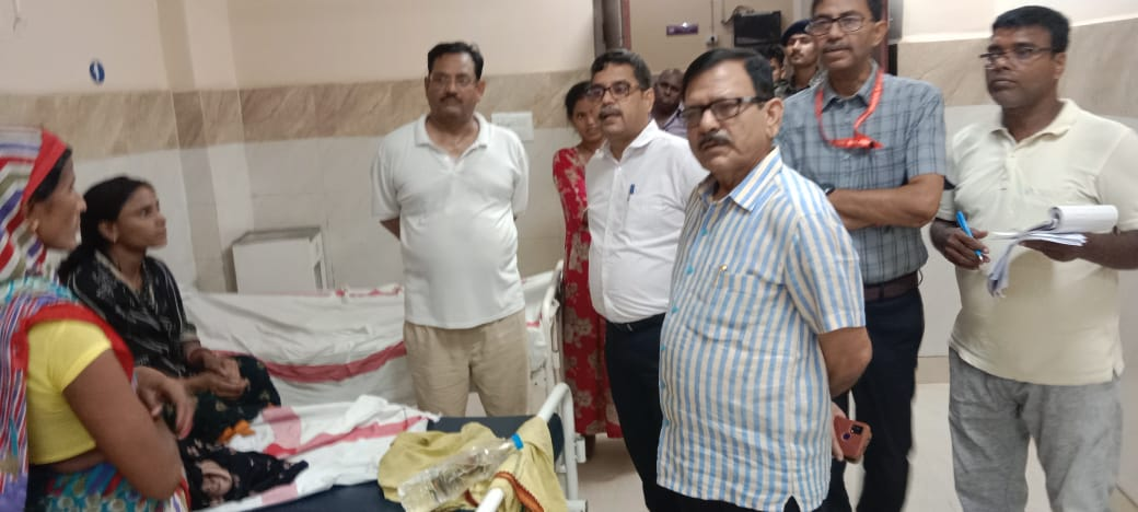 नालंदा सदर अस्पताल में गोली लगे मरीज को बिना इलाज किया रेफर, 48 में से 21 डॉक्टर मिले गायब 5 Image 1586