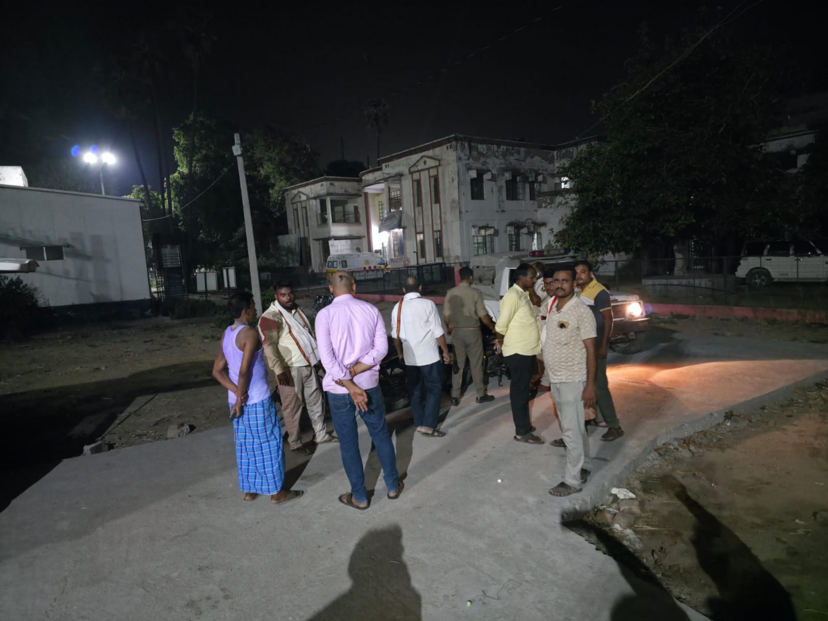 बक्सर में महिला की मौत, परिजनों ने लगाया दहेज हत्या का आरोप, पुलिस हिरासत में पति 1 Image 1653