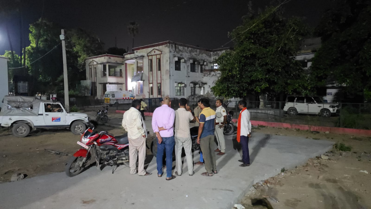 बक्सर में महिला की मौत, परिजनों ने लगाया दहेज हत्या का आरोप, पुलिस हिरासत में पति 4 Image 1655