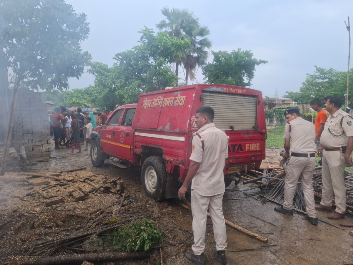 Cylinder Blast: एक धमाका और देखते ही देखते राख हो गए 6 घर, गांव में मची चीख-पुकार 1 Image 1684