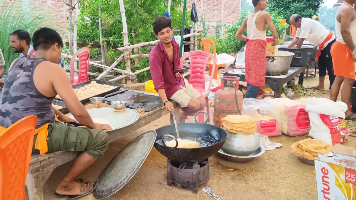 भरत तिवारी एनकाउंटर केस: ब्रह्मभोज में जुटे 25 हजार लोग, सैंड आर्ट से दी गई भावुक श्रद्धांजलि 4 Image 1755