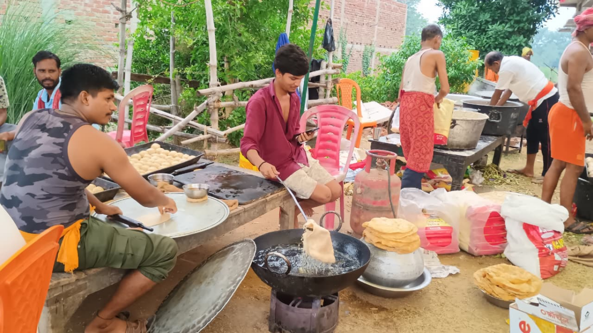 भरत तिवारी एनकाउंटर केस: ब्रह्मभोज में जुटे 25 हजार लोग, सैंड आर्ट से दी गई भावुक श्रद्धांजलि 5 Image 1756