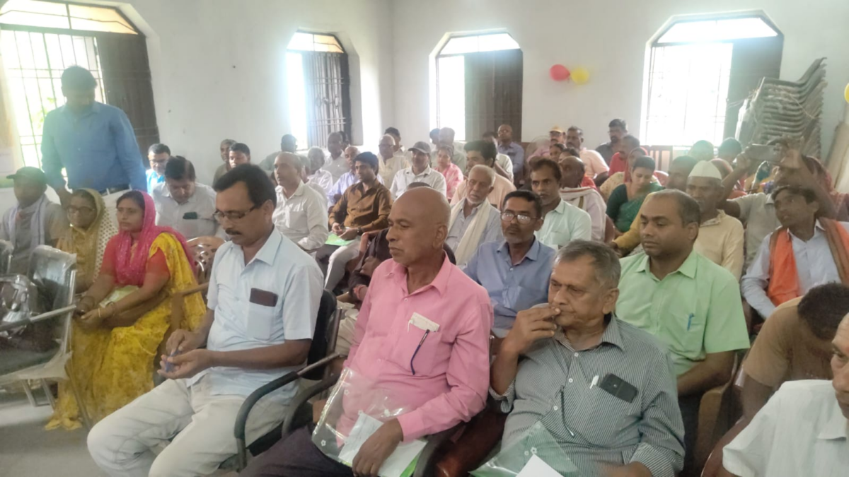 लालगंज में खरीफ फसल महाअभियान के तहत किसान प्रशिक्षण कार्यशाला, योजनाओं की जानकारी दी गई 2 Image 394