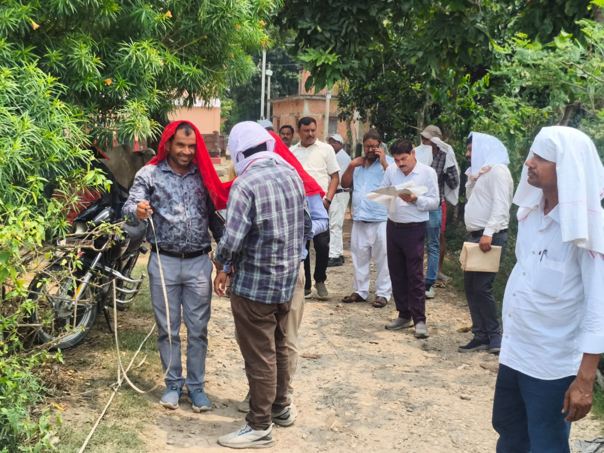 वाल्मीकिनगर एयरपोर्ट के रनवे 800 मीटर बढ़ाने की तैयारी, अथॉरिटी ने किया निरीक्षण 2 Image 903