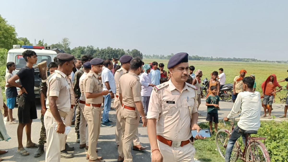 Madhubani:मधुबनी में बड़ा हादसा, जेसीबी से खोदे गए गड्ढे में डूबने से एक ही परिवार के 5 बच्चों की मौत 2 Image 97
