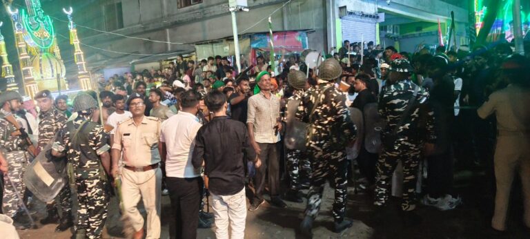 अररिया में मुहर्रम जुलूस के दौरान पत्थरबाजी, आधा दर्जन लोग घायल, कई दुकानों के शीशे टूटे