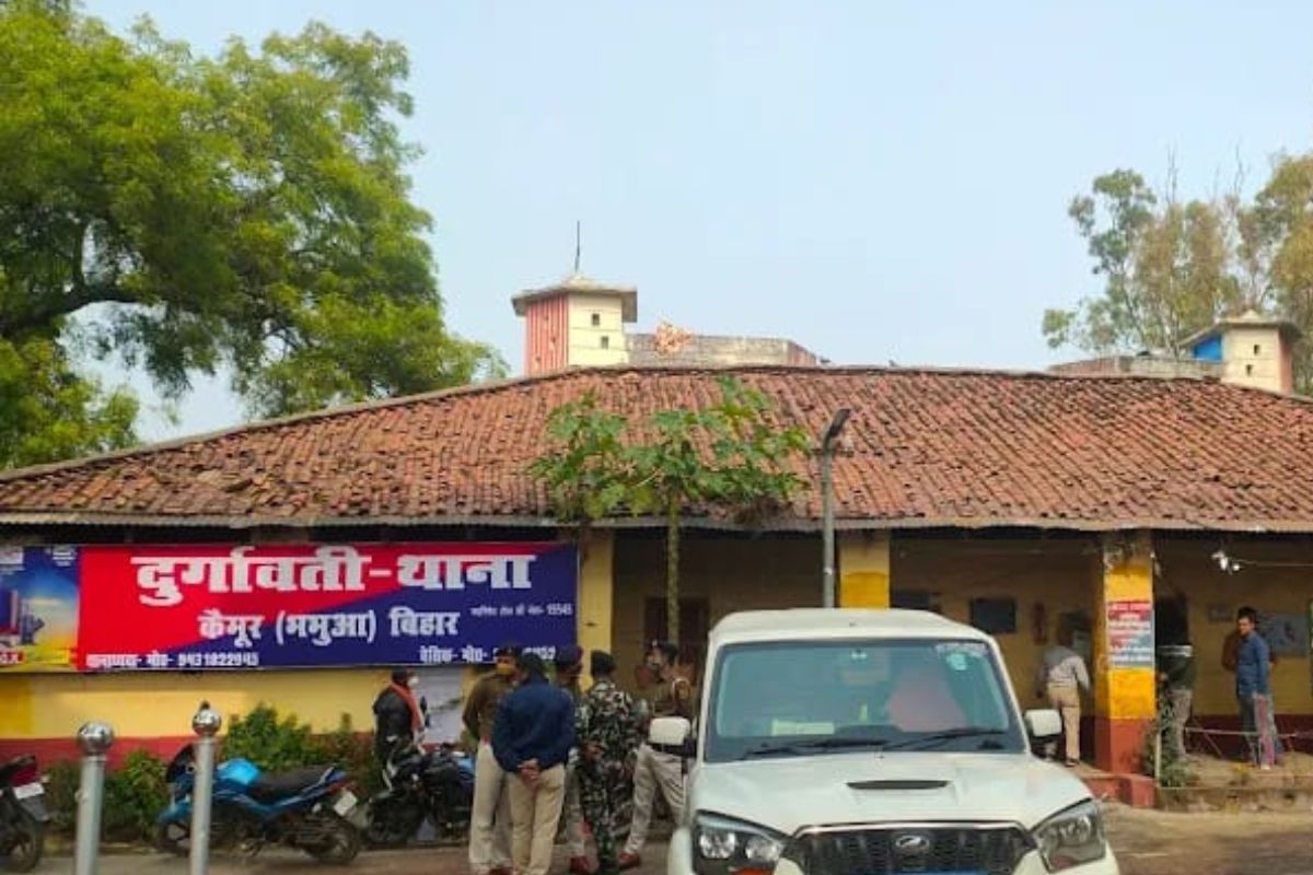 कैमूर में रेलवे स्टेशन के पास मिला महिला का शव, जांच में जुटी पुलिस 1 Kaimur News 12