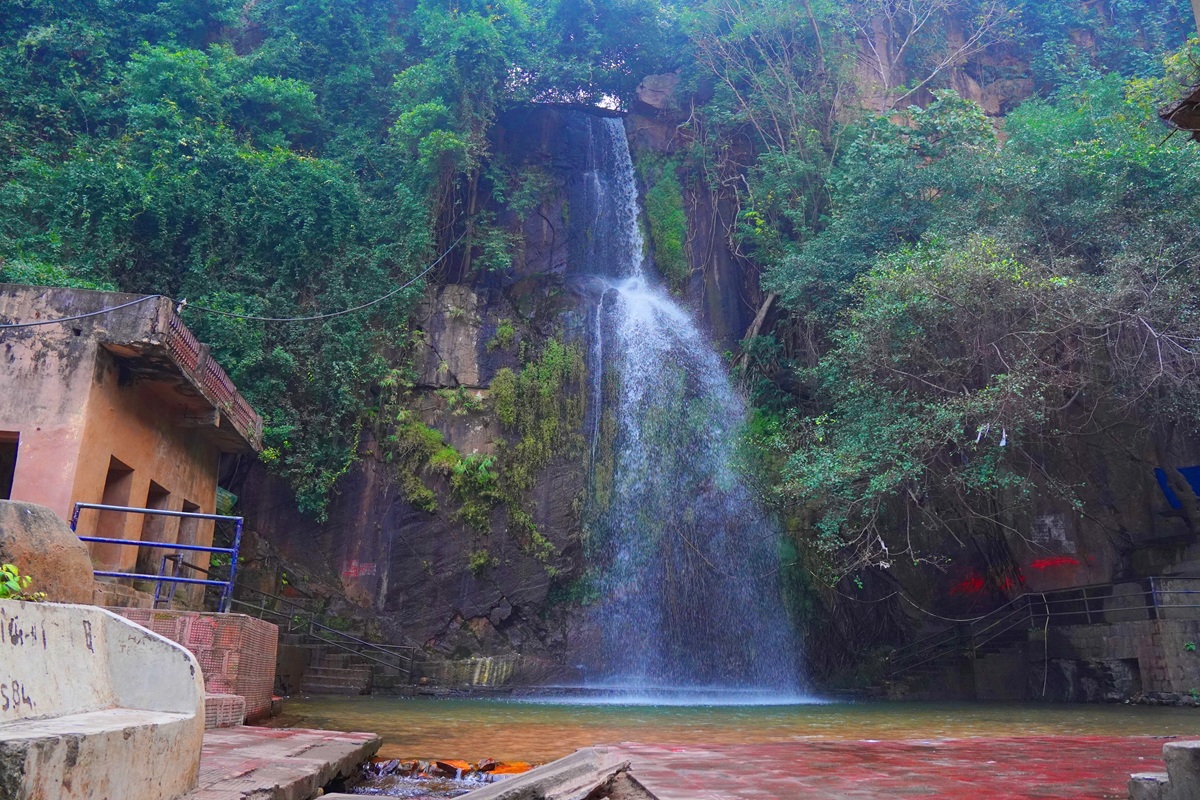 केरल जैसी वादियां, उत्तराखंड जैसे झरने और जंगल सफारी का रोमांच, गर्मी की छुट्टियों में घूम आइए बिहार की ये 5 शानदार जगहें 2 Kakolat Jharna