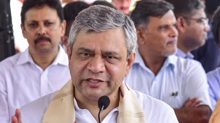 बंगाल दौरे पर आ रहे हैं रेलमंत्री, 15 वर्षों से रुकी रेल परियोजनाओं को मिलेगी रफ्तार