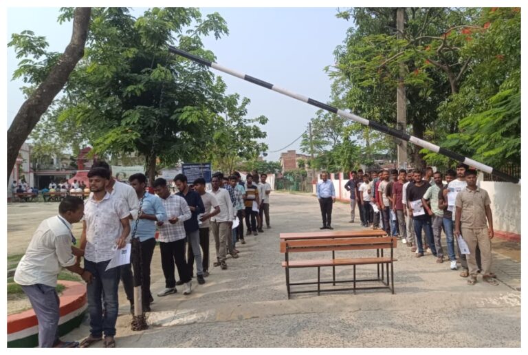 मधुबनी :होमगार्ड अधिनायक लिपिक भर्ती परीक्षा शांतिपूर्ण संपन्न, सदर अनुमंडल के 11 केंद्रों पर 2,834 अभ्यर्थी हुए शामिल