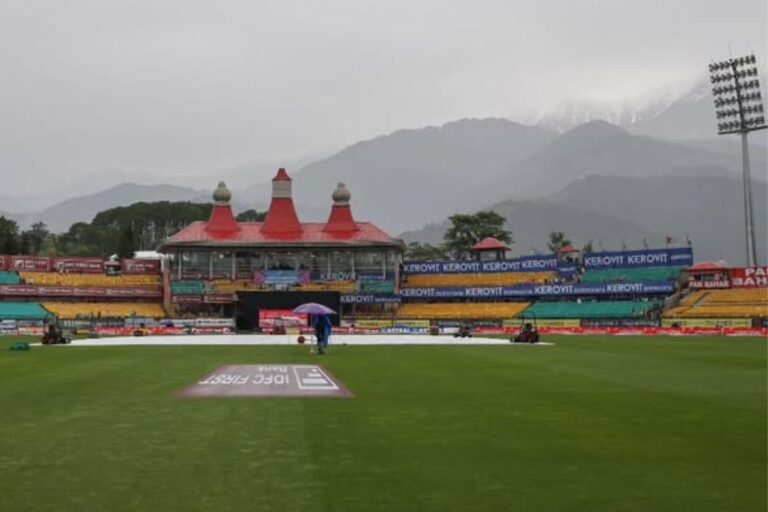 धर्मशाला में बारिश जारी, ओवर्स की कटौती शुरू; जानें क्या है कट ऑफ टाइम?