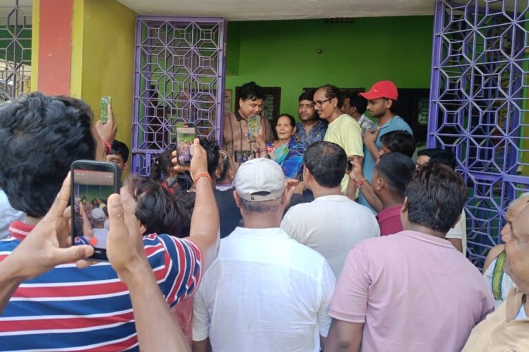 बेटे ने पूरा किया पिता का अधूरा सपना, टीम इंडिया में चयन पर छलके वैभव के पिता के आंसू