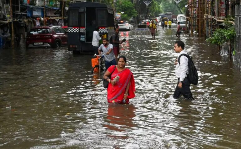 Bengal Weather: नदियां उफान पर, पहाड़ पर भूस्खलन की आशंका, उत्तर बंगाल में रेड अलर्ट