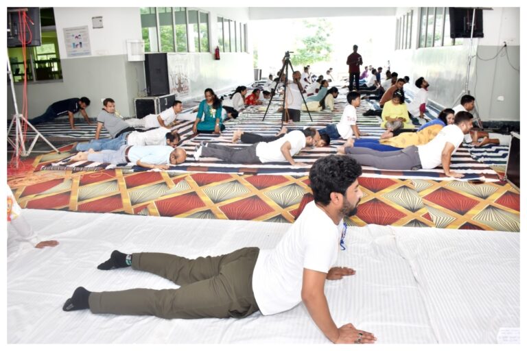 Yoga Day 2026: हेल्थ फॉर एजिंग थीम पर मधुबनी मेडिकल कॉलेज में योग दिवस का आयोजन