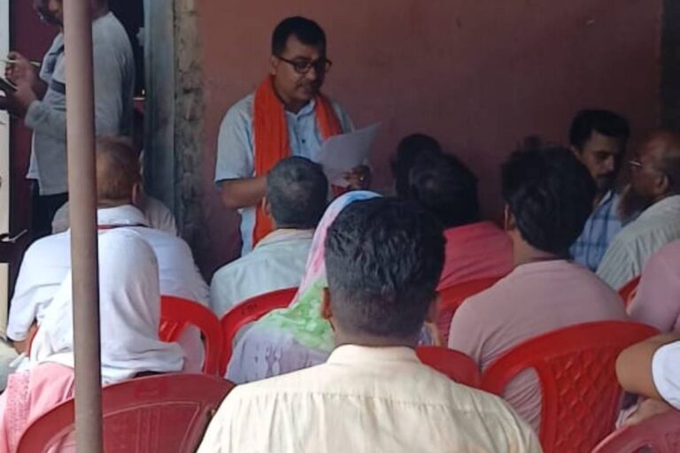 अरवल में नल-जल अनुरक्षकों की बैठक, लंबित मानदेय भुगतान नहीं होने पर भूख हड़ताल की चेतावनी