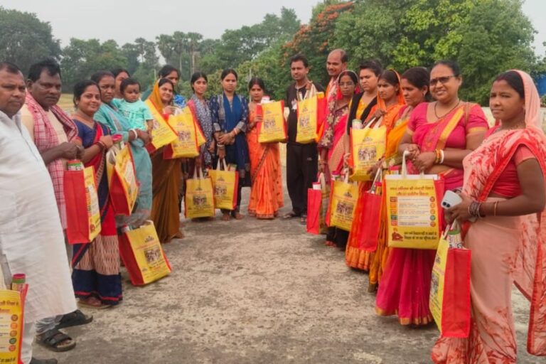ग्रामीण क्षेत्रों में एकल विद्यालय की भूमिका पर अमरपुर में हुई चर्चा, आचार्यों को दिया गया प्रशिक्षण