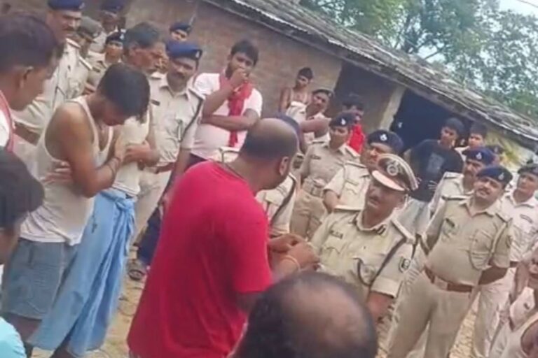 सोनू-मोनू गिरफ्तारी विवाद: वायरल वीडियो की जांच के लिए खुद बरियारपुर पहुंचे DIG, ग्रामीणों से की बात