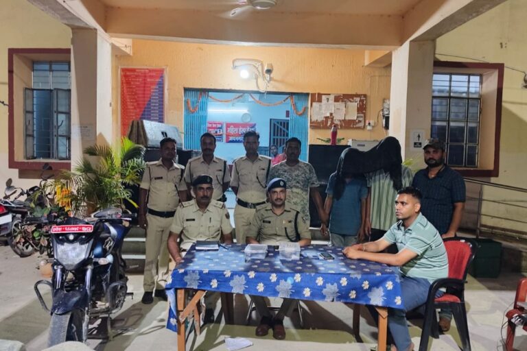 तेल भरवाने के बाद हुआ विवाद, पिस्टल निकालते ही मचा हड़कंप, दो गिरफ्तार