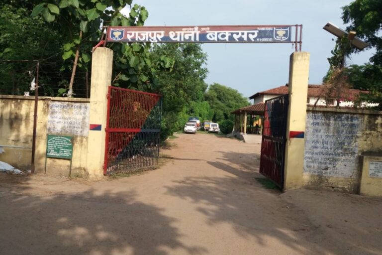 बक्सर में दिनदहाड़े लूट, बैंक से 1.5 लाख रुपये निकालकर बाजार पहुंचे व्यक्ति से झपटा मारकर बाइक सवार फरार, तलाश में जुटी पुलिस