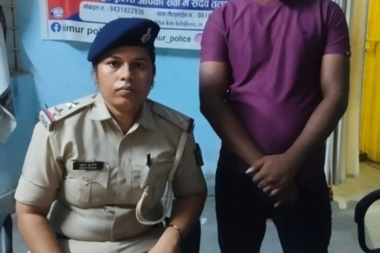 कैमूर: भभुआ में सोशल मीडिया पर हथियार लहराना पड़ा महंगा, फोटो वायरल होते ही 20 वर्षीय युवक गिरफ्तार