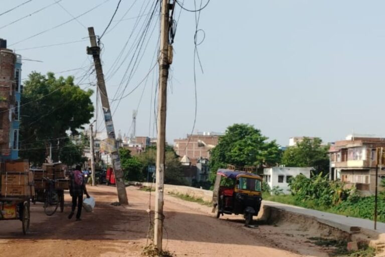 30 साल बाद बन रहा सीतामढ़ी का रिंग रोड, अब बिजली के पोल और पेड़ बने बाधा