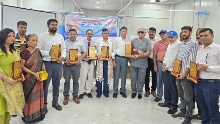 शेखपुरा: डॉक्टर्स डे पर बरबीघा में चिकित्सकों का सम्मान, पौधारोपण और रक्तदान शिविर का आयोजन
