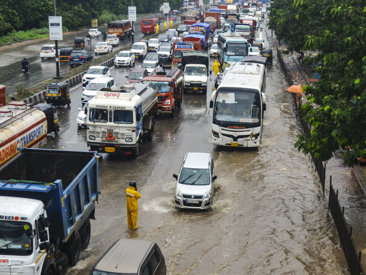 मुंबई में मानसून का रौद्र रूप, 4 दिनों में 400 मिमी बारिश, तस्वीरों में देखें शहर का हाल 4 01071 Pti07 01 2026 000244B