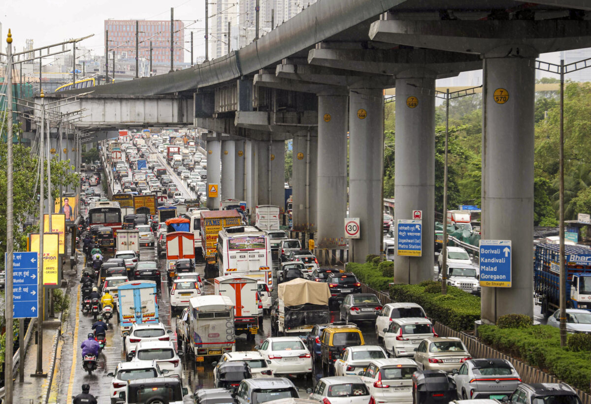 मुंबई में मानसून का रौद्र रूप, 4 दिनों में 400 मिमी बारिश, तस्वीरों में देखें शहर का हाल 1 01071 Pti07 01 2026 000305B