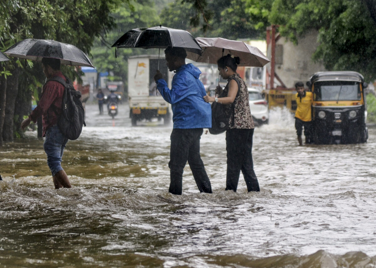 मुंबई में मानसून का रौद्र रूप, 4 दिनों में 400 मिमी बारिश, तस्वीरों में देखें शहर का हाल 5 02071 Pti07 02 2026 000142B