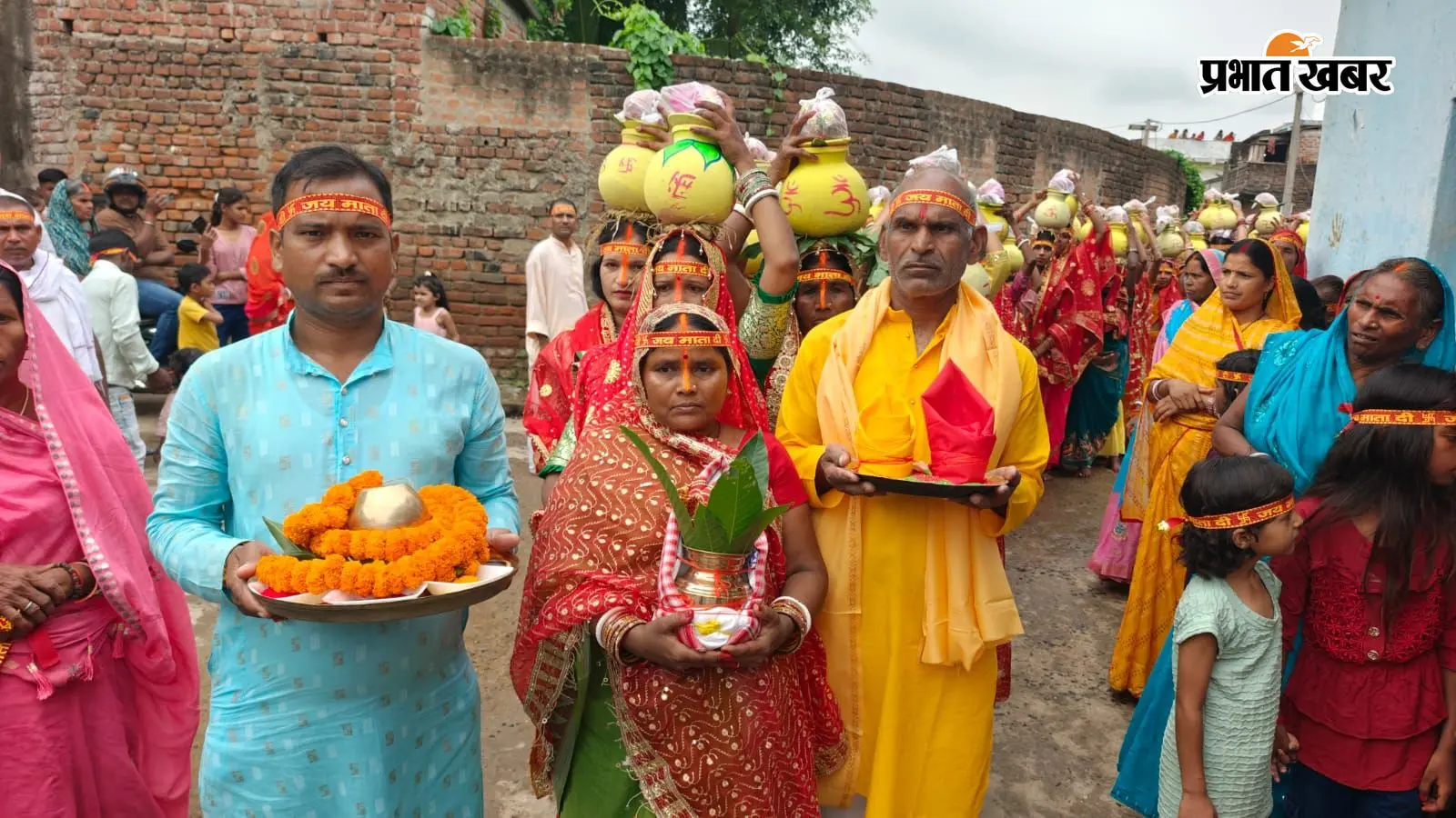 मठ गुलनी में 405 महिलाओं की भव्य कलशयात्रा, श्रद्धा और भक्ति से सराबोर हुआ पूरा गांव.