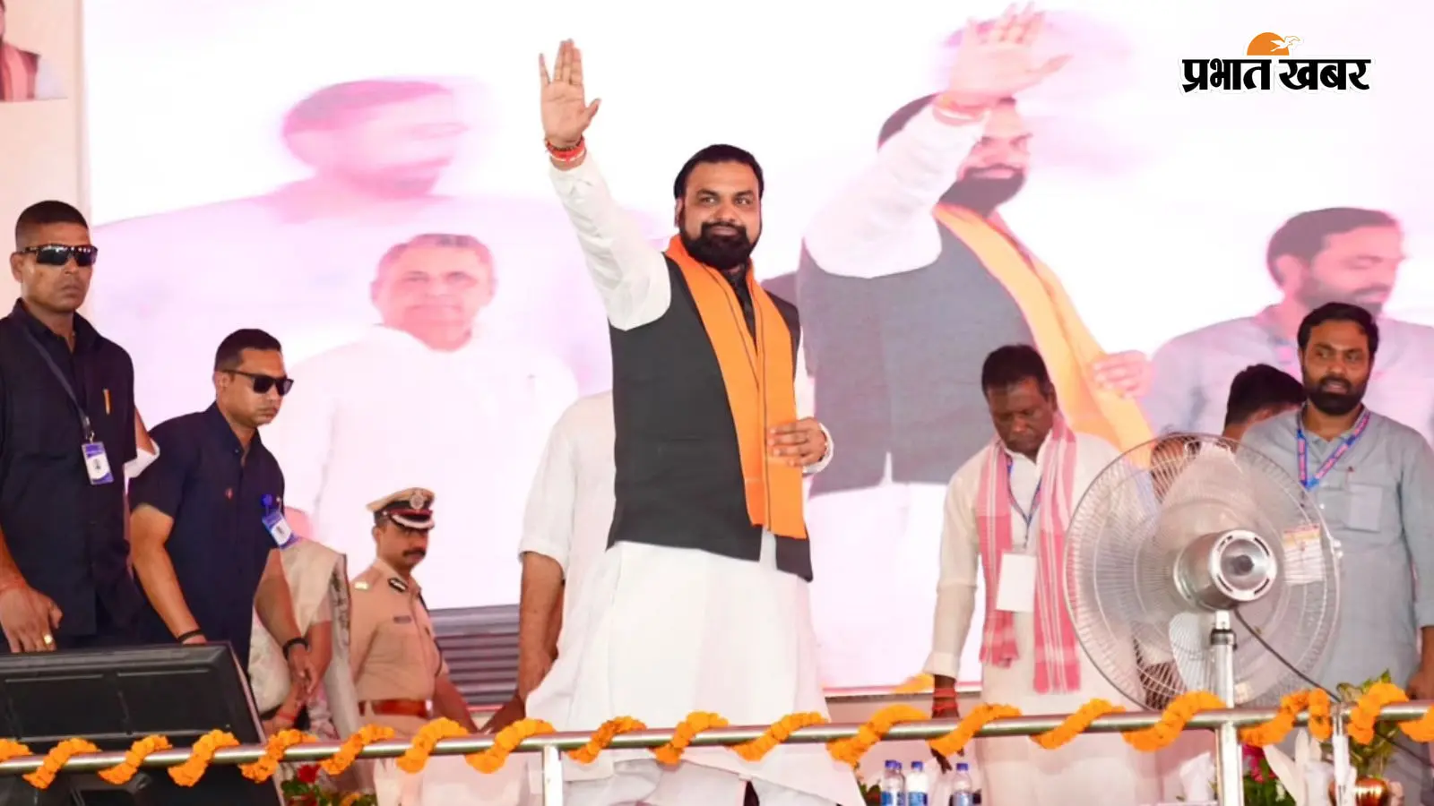 आज की तस्वीरें: JDU ऑफिस के बाहर प्रदर्शन, 211 डिग्री कॉलेजों की शुरुआत समेत देखिए आज की 5 प्रमुख तस्वीरें