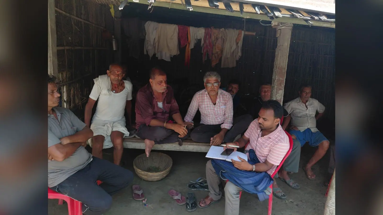 छातापुर में जूट काटने के दौरान वज्रपात, 62 वर्षीय किसान की मौत, एक झुलसा