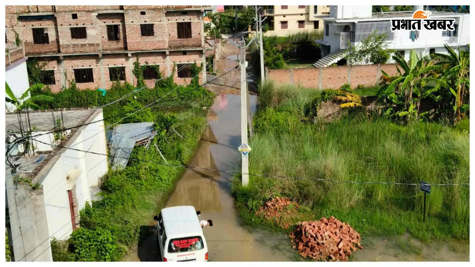 बारिश ने खोली नगर निगम की पोल, जलभराव और गंदगी से बढ़ी लोगों की परेशानी
