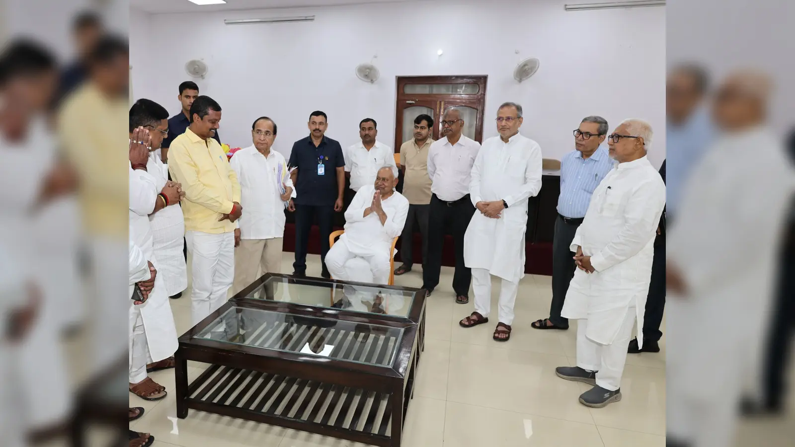 दरभंगा के विकास को लेकर नीतीश कुमार से मिले विधायक ईश्वर मंडल, जिले के विकास पर हुई चर्चा