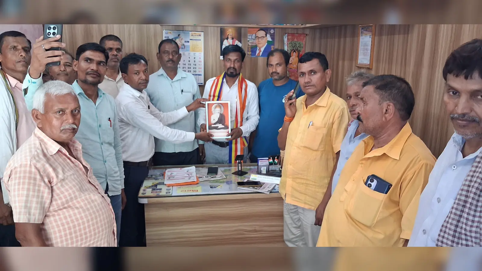 गया जी : पीपल्स पार्टी के राष्ट्रीय उपाध्यक्ष पहुंचे तरवां, ग्रामीणों ने माला पहनाकर किया स्वागत