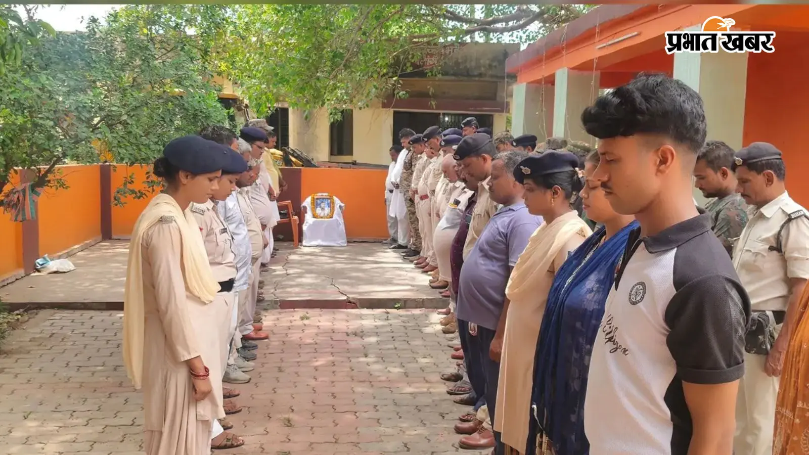 गया जी : पूर्व थानाध्यक्ष धनंजय कुमार के निधन पर बेलागंज थाने में शोकसभा, नम आंखों से पुलिसकर्मियों ने दी श्रद्धांजलि