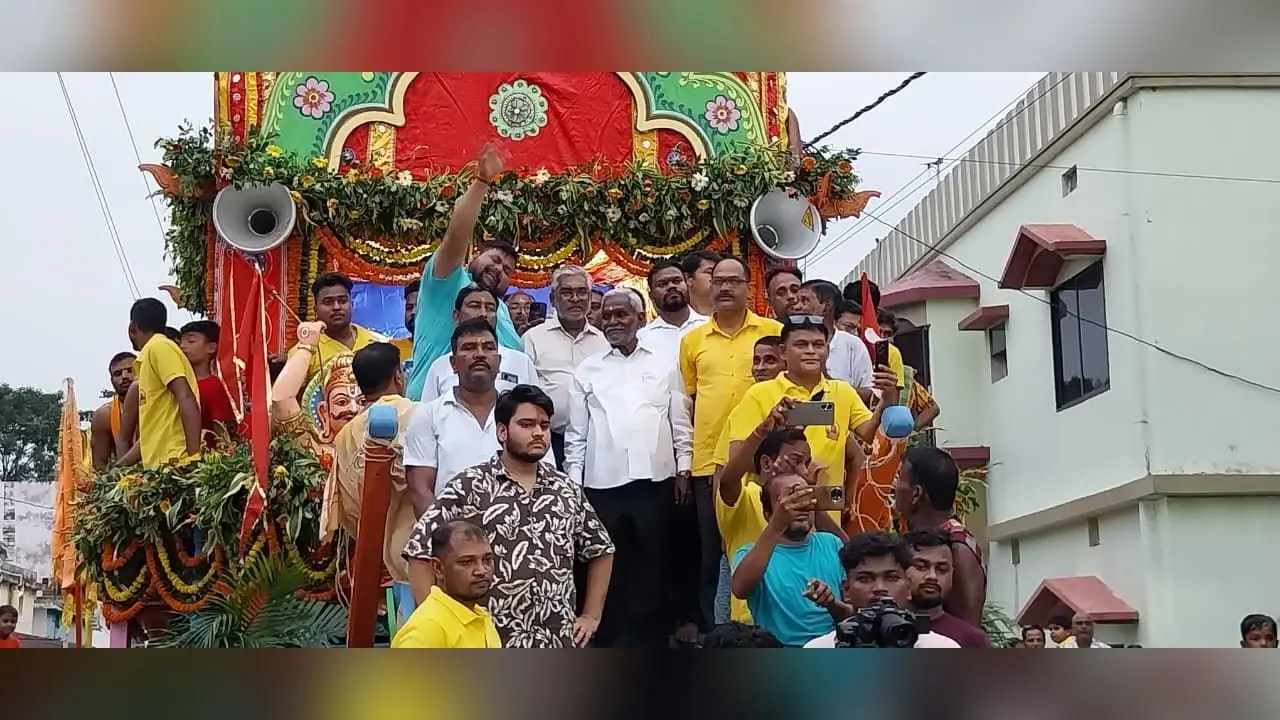 फोटो: रथयात्रा में शामिल होते पुर्व सीएम चंपाई सोरेन | Prabhat Khabar Network फोटो: रथयात्रा में शामिल होते पुर्व सीएम चंपाई सोरेन | Prabhat Khabar Network