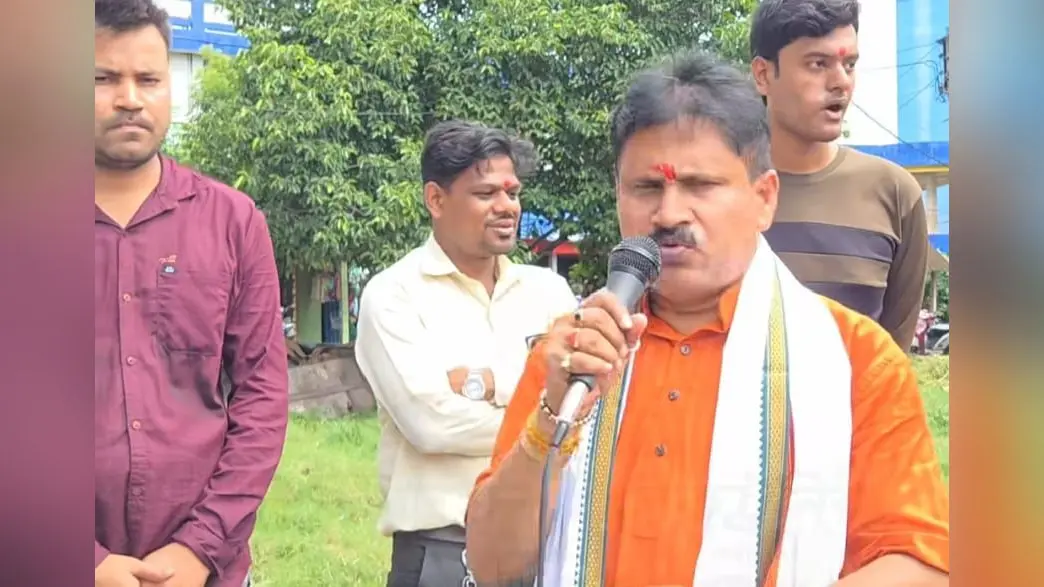 विधायक रामाप्रसाद गिरि की दोटूक चेतावनी :बेलदा अस्पताल में शराब और गुटखा खाकर ड्यूटी करने वालों को बख्शा नहीं जाएगा | Prabhat Khabar Network विधायक रामाप्रसाद गिरि की दोटूक चेतावनी :बेलदा अस्पताल में शराब और गुटखा खाकर ड्यूटी करने वालों को बख्शा नहीं जाएगा | Prabhat Khabar Network
