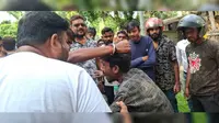 पूर्णिया में चलती टोटो से मोबाइल छीनना पड़ा भारी: बाइक अनियंत्रित होने पर जनता ने एक झपटमार को दबोचा