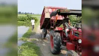पोठिया में जनप्रतिनिधि फेल, समाजसेवी पास: मालबस्ती में मो. हफीज ने निजी खर्च से दुरुस्त कराई 1 किमी जर्जर सड़क