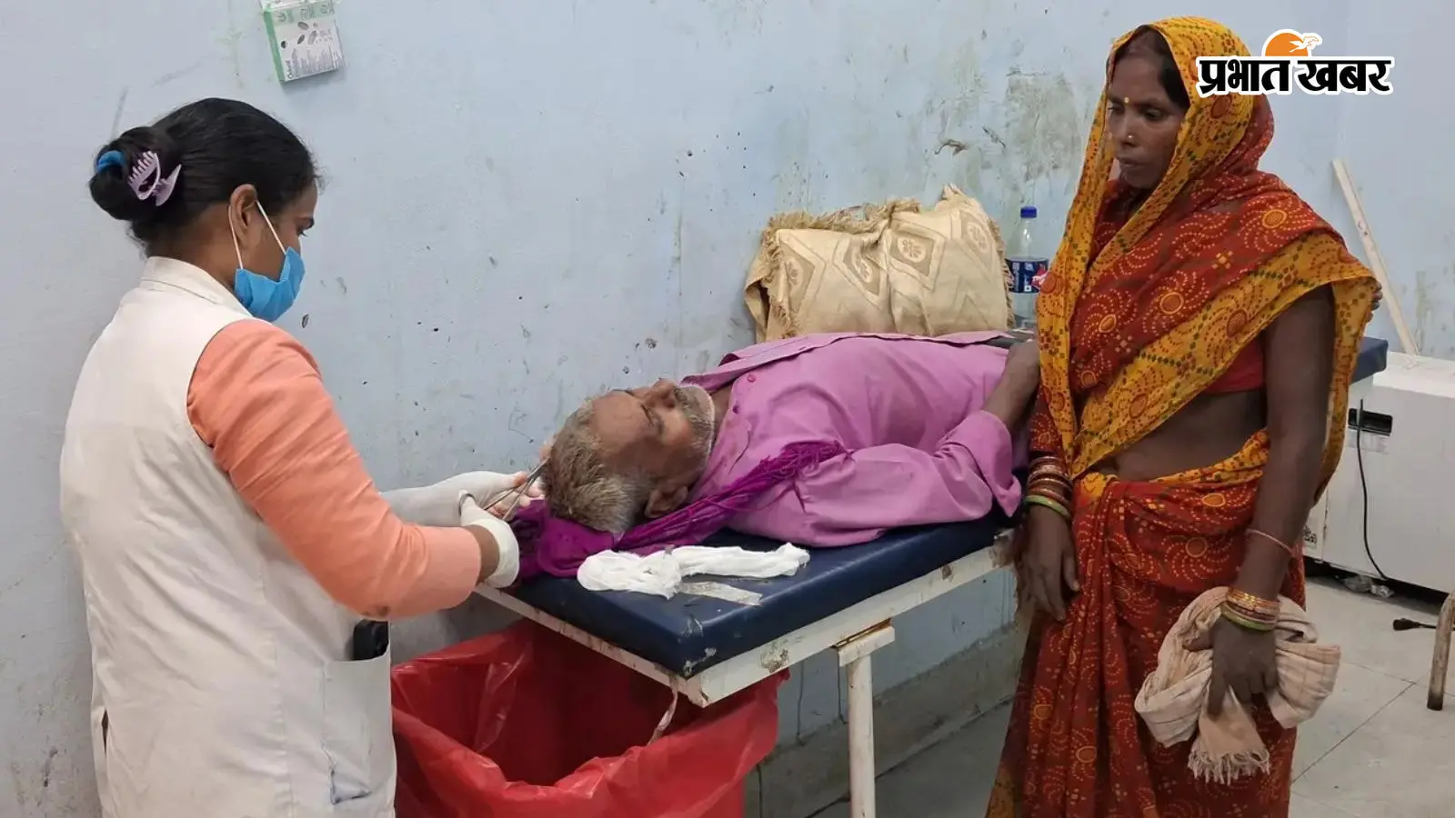 कचरा फेंकने के विवाद में दो सगे भाइयों पर लोहे की रॉड से हमला, हालत गंभीर कचरा फेंकने के विवाद में दो सगे भाइयों पर लोहे की रॉड से हमला, हालत गंभीर