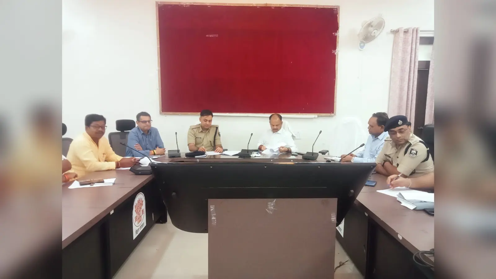 फोटो - सहरसा - बैठक करते डीएम व अन्य | Prabhat Khabar Network फोटो - सहरसा - बैठक करते डीएम व अन्य | Prabhat Khabar Network