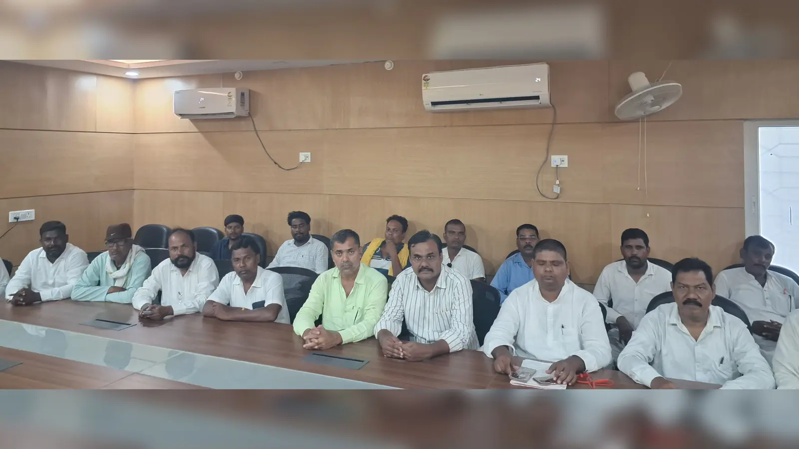 फोटो : प्रेस कॉन्फ्रेंस में कांग्रेसी कार्यकर्ता व समिति के जिलाध्यक्ष संदीप पासवान | Prabhat Khabar Network फोटो : प्रेस कॉन्फ्रेंस में कांग्रेसी कार्यकर्ता व समिति के जिलाध्यक्ष संदीप पासवान | Prabhat Khabar Network